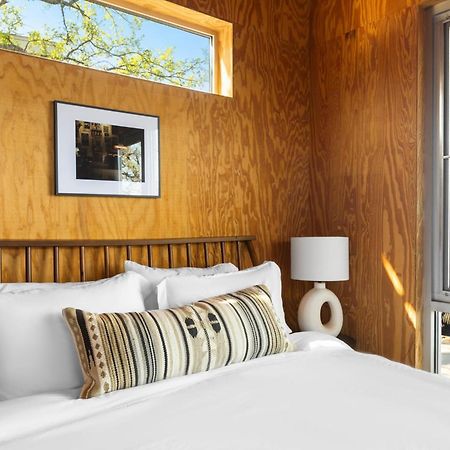 Lazo House - Riverfront With Overlooking Llano River Esterno foto