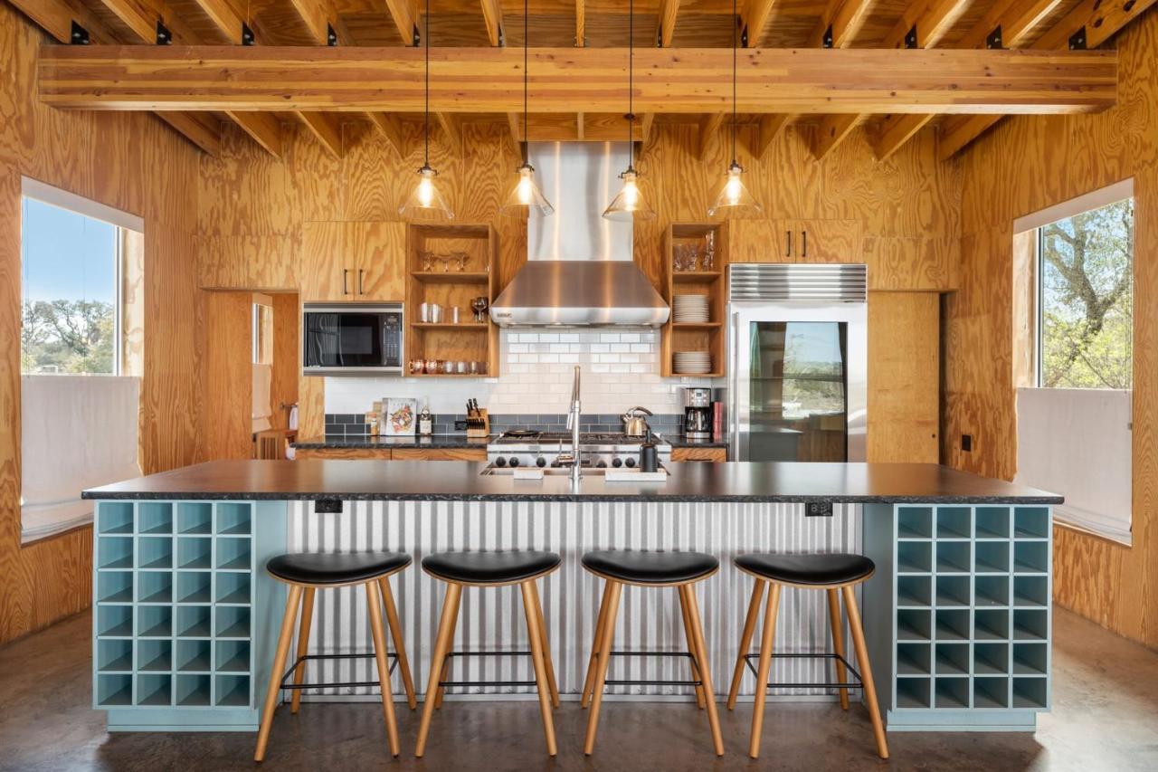 Lazo House - Riverfront With Overlooking Llano River Esterno foto