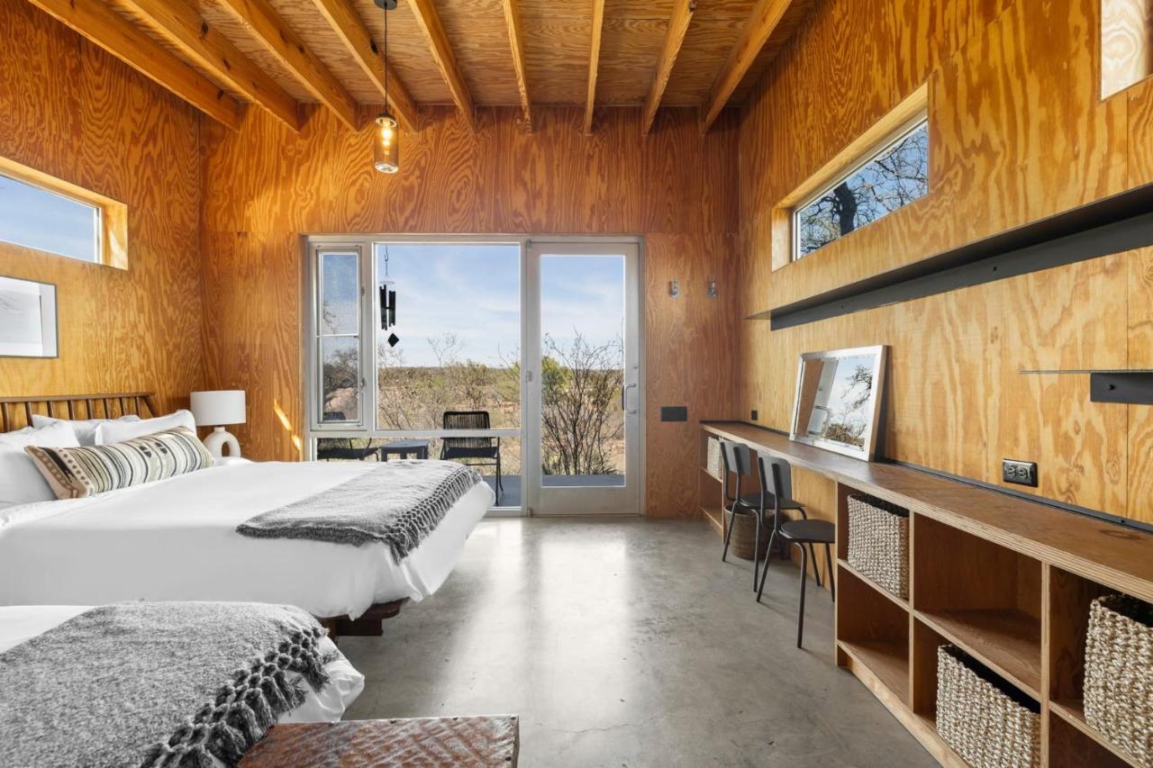 Lazo House - Riverfront With Overlooking Llano River Esterno foto