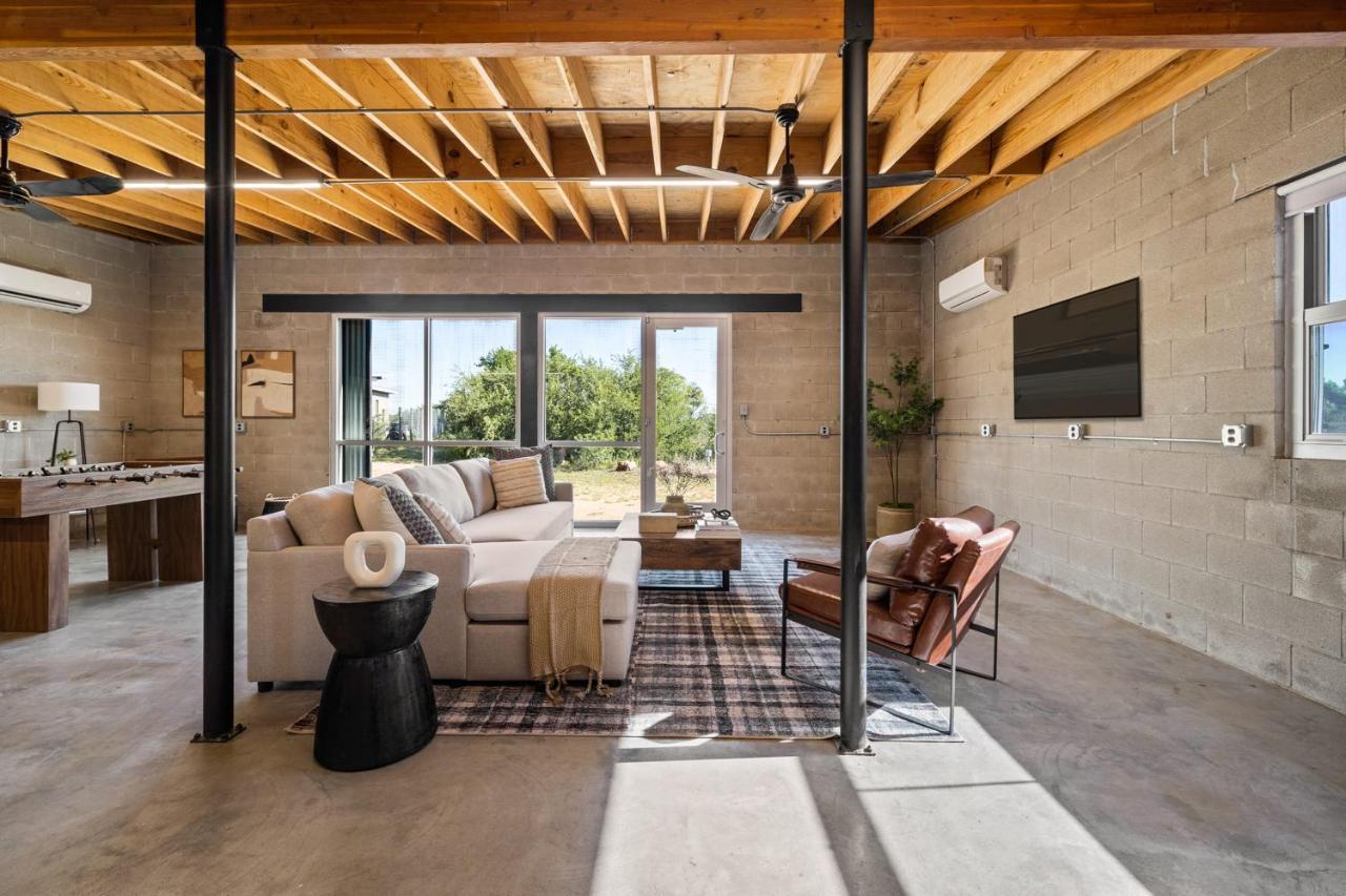 Lazo House - Riverfront With Overlooking Llano River Esterno foto