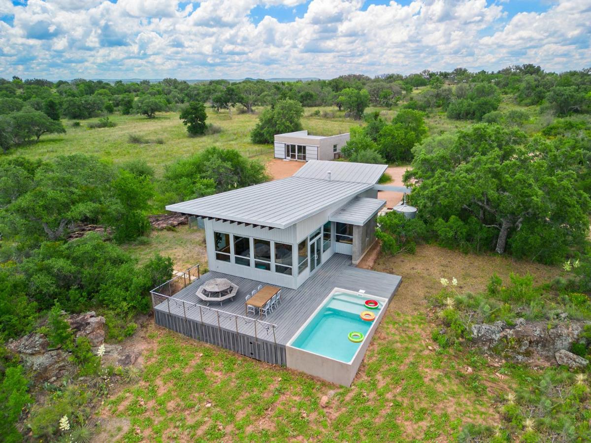 Lazo House - Riverfront With Overlooking Llano River Esterno foto