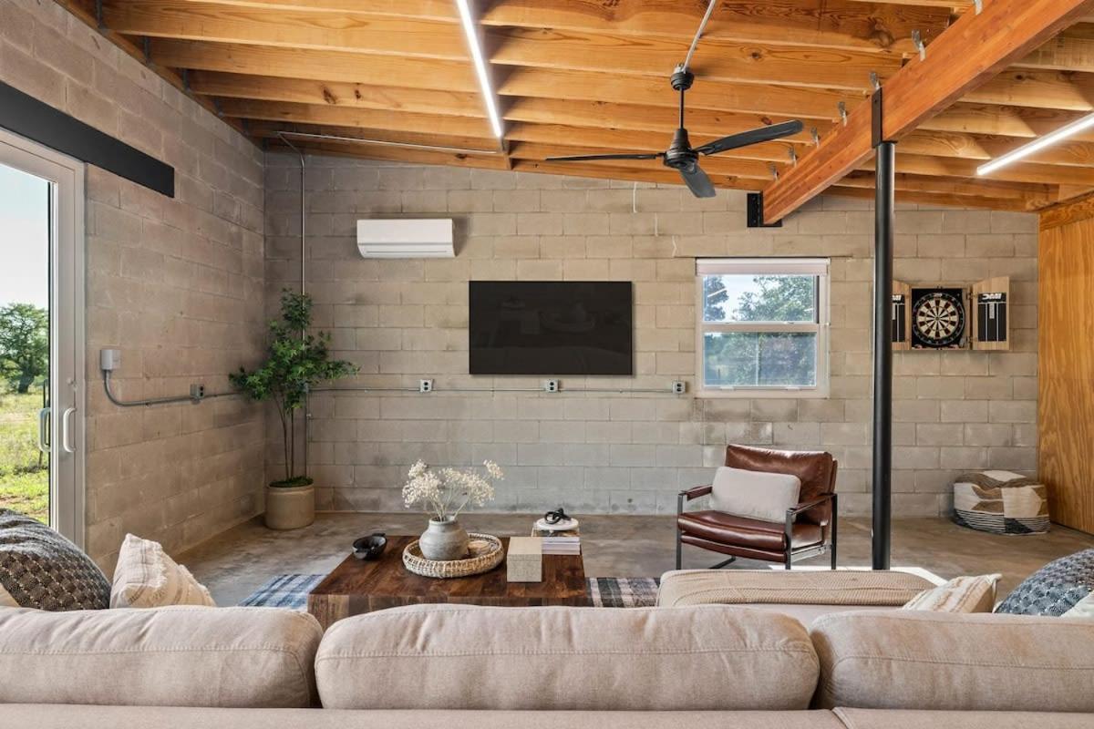 Lazo House - Riverfront With Overlooking Llano River Esterno foto