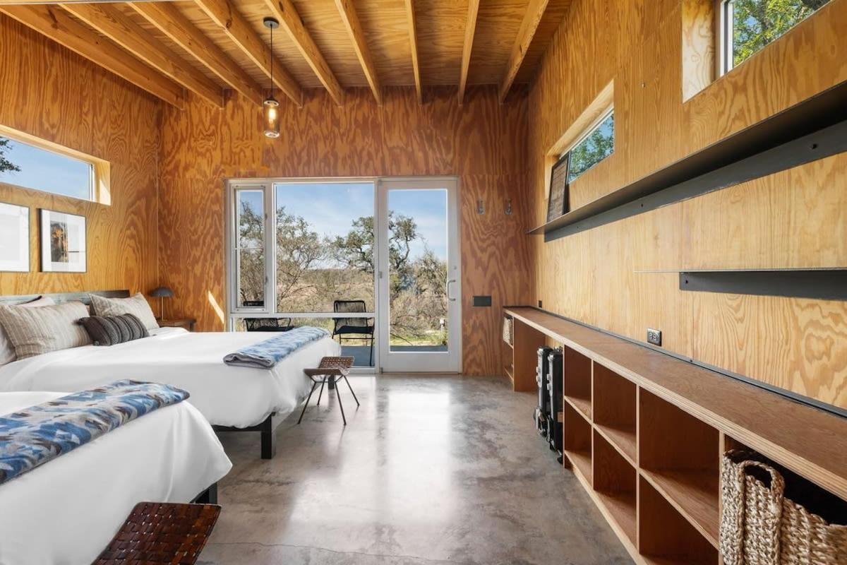 Lazo House - Riverfront With Overlooking Llano River Esterno foto