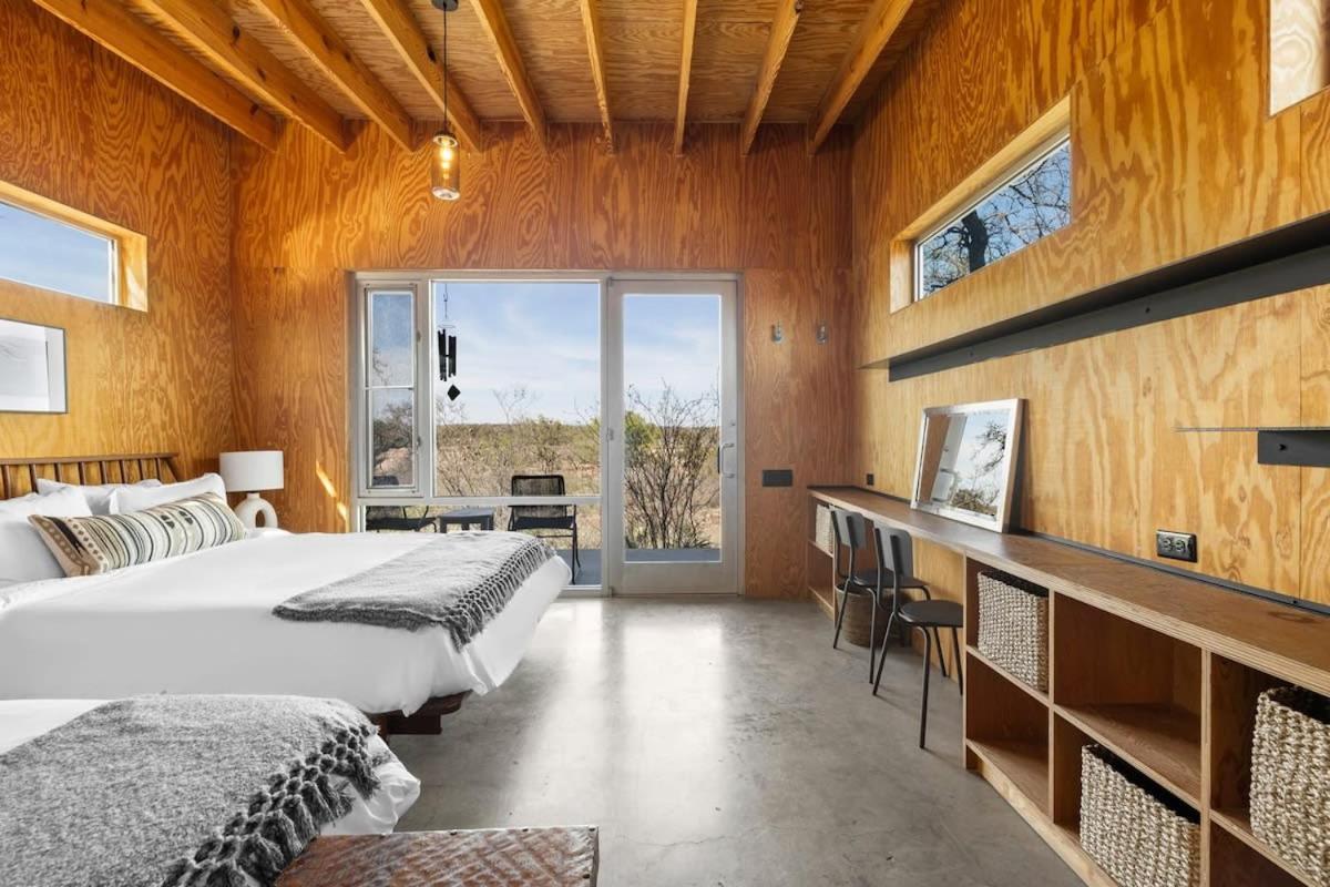 Lazo House - Riverfront With Overlooking Llano River Esterno foto