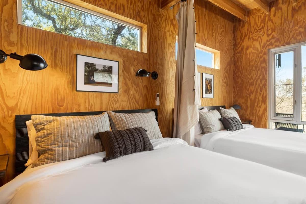 Lazo House - Riverfront With Overlooking Llano River Esterno foto