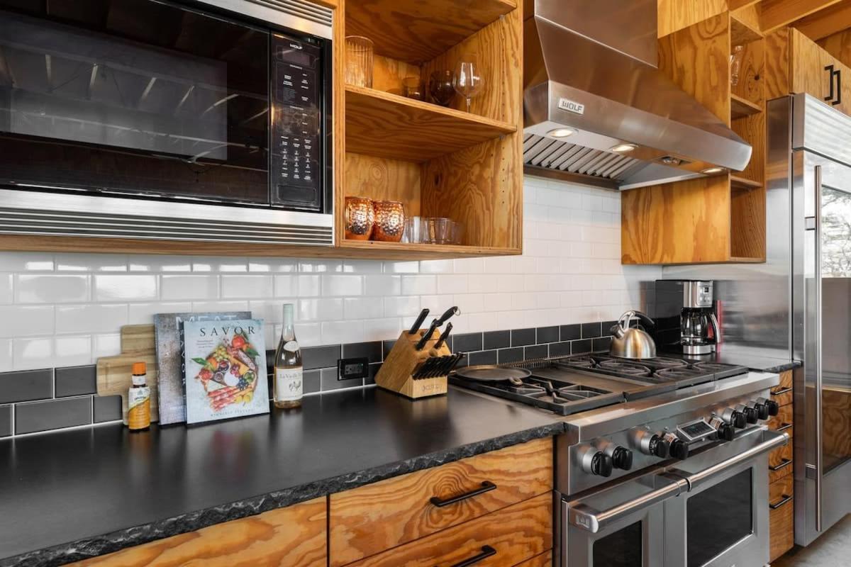 Lazo House - Riverfront With Overlooking Llano River Esterno foto