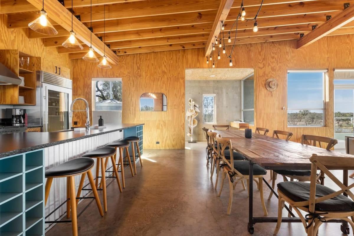 Lazo House - Riverfront With Overlooking Llano River Esterno foto