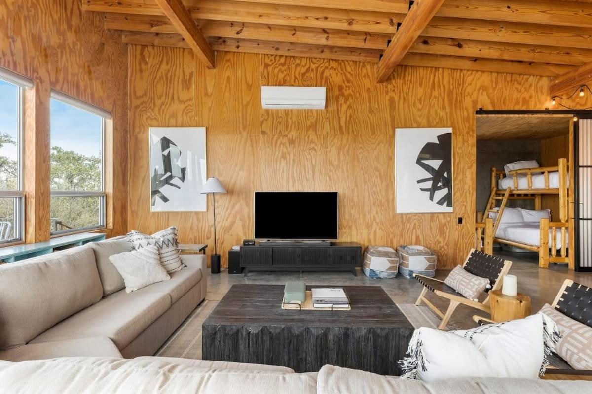Lazo House - Riverfront With Overlooking Llano River Esterno foto
