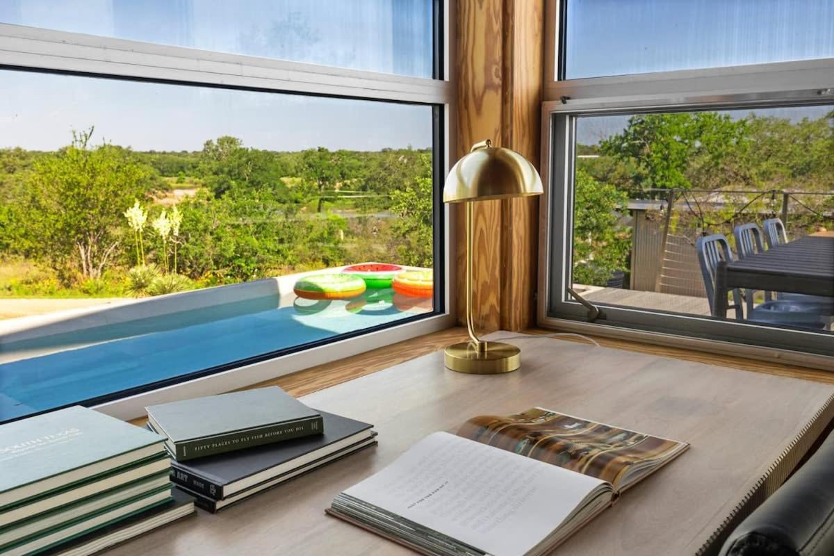 Lazo House - Riverfront With Overlooking Llano River Esterno foto