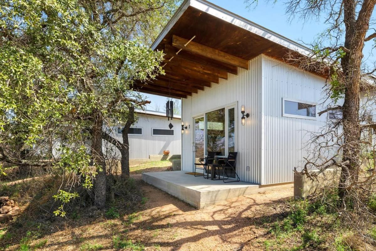 Lazo House - Riverfront With Overlooking Llano River Esterno foto